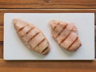 냉동상태의 구운 닭 가슴살, 냉동식품 