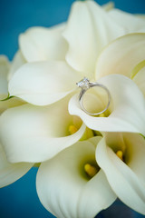 Fototapeta na wymiar wedding rings and bouquet