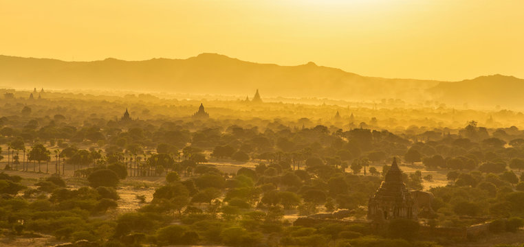 the sunset in pugan,myanmar