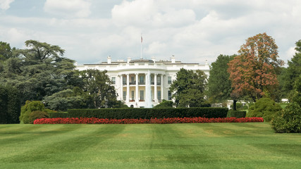 view of the white house in washington from the south lawn