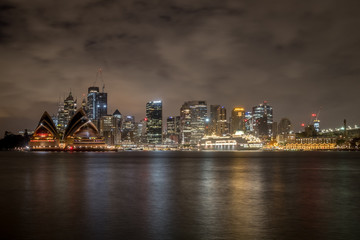 Fototapeta na wymiar sydney harbour at downtown at night