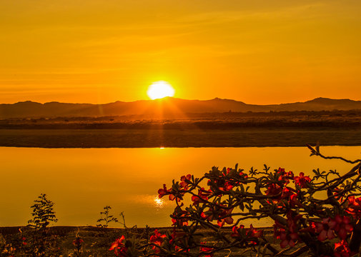 the sunset in pugan,myanmar