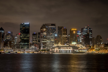 Fototapeta na wymiar night time on sydney harbour