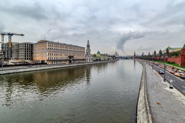 Naklejka premium Moscow Kremlin embankment in the summer evening, An overcast, rainy day.