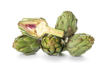 Obraz premium Raw artichokes on white background