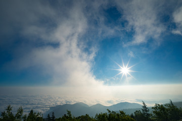 Fototapeta premium 美ヶ原高原の日の出と雲海