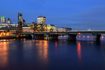 Naklejka premium London Skyline at night