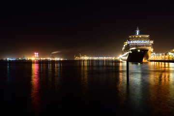 Fototapeta na wymiar Crusie ship at dock - long exposure
