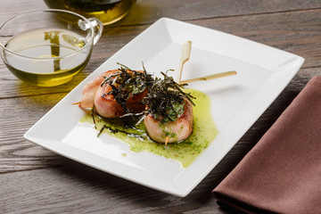Scallops with wooden skewers