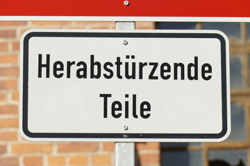 Verkehrsschild Gefahrstelle, Herabst&uuml;rzende Teile