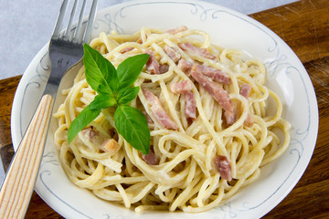 Spaghetti with carbonara sauce