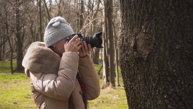 Girl photographer takes pictures of textures and nature.