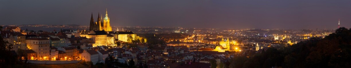 Fototapeta na wymiar Prague - The panorama of the Town with the Castle and St. Vitus cathedral at dusk.
