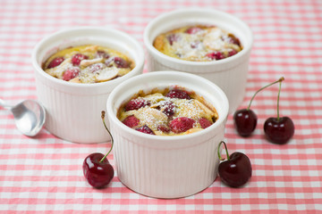Cherry clafoutis : healthy but delicious dessert with cherries