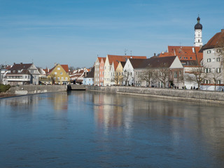 Obraz premium die Altstadt von Landsberg spiegelt sich im Lech