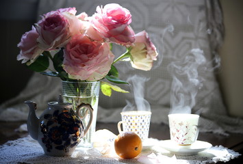 Fototapeta na wymiar Still life with roses and tea pot