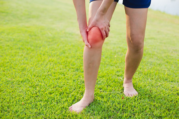 Knee pain due to osteoporosis and symptoms of inflammation from exercise.