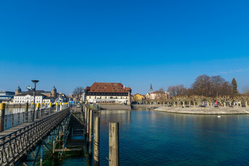 Urlaub Konstanz am schönen Bodensee mit blauen Himmel 