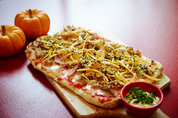 Ham and marinated spring onion pizza