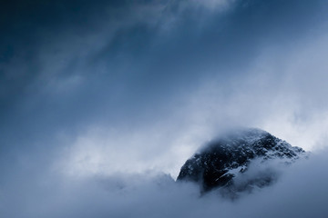 Fototapeta na wymiar Mountain in the fog
