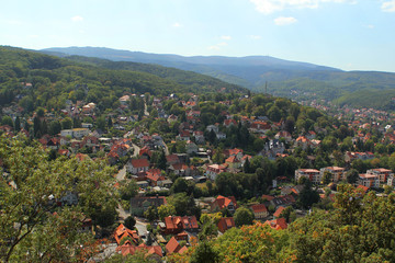 Fototapeta na wymiar The picturesque valley of the Harz Mountains above the city of Wernigerode in Saxony-Anhalt, Germany.
