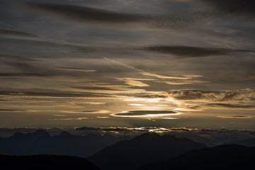 Die wunderbare Bergwelt des Wallis im Herbst 