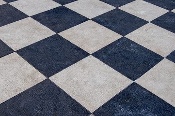 floor with chess-shaped black and white tiles