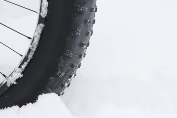 wheel of the fat bike on the snow