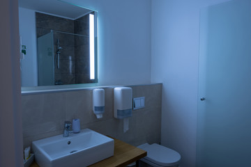 Obraz na płótnie Canvas bathroom interior with sink, toilet, and mirror