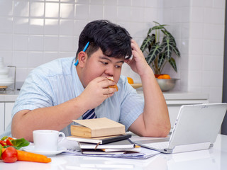 Diet failure of fat man eating fast food unhealthy hamberger.