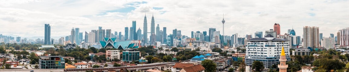 Fototapeta na wymiar Kuala Lumpur skyline panoramic view of buildings and landmarks centre Kuala Lumpur city.
