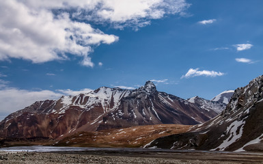 The extreme terrains of the snow capped mountains on Manali Leh Highway