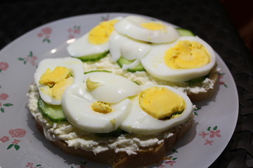 sandwich with eggs and cucumber