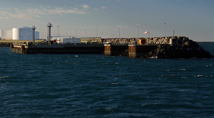 Bright Reykjavik against the backdrop of zasnezhenyh mountain peaks