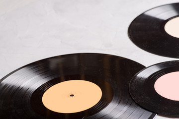 Obraz premium gramophone record of different sizes on a light background
