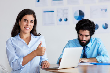 Obraz premium Successful indian businesswoman and businessman at work