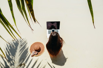 Woman freelancer work in tropics