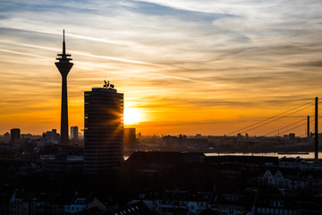 Rhein D&uuml;sseldorf Sonnenuntergang
