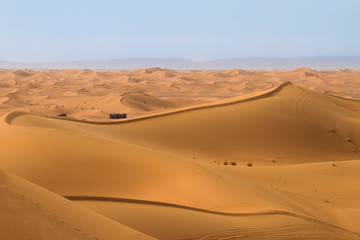 Fototapeta na wymiar Deserto del Sahara, Dune di Erg-Chigaga, M'Hamid El Ghizlane, Marocco