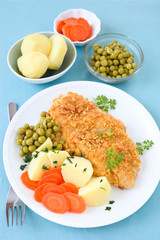 Putenschnitzel mit Kartoffeln und Gemüse