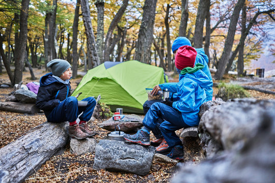 Argentina, Patagonia, El Chalten, woman with two sons on trekking tour at tent in Los Glaciares National park