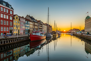 The tranquil water of Nyhavn an early morning - obrazy, fototapety, plakaty