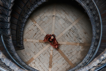 Obraz premium Middle eastern Women dancing in the middle of old wooden stairs