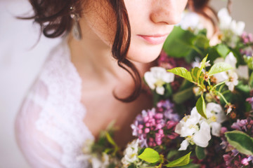 Fototapeta premium Young bride with a large bouquet of different colors