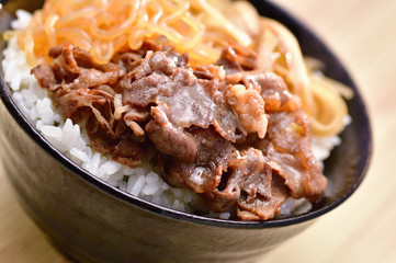 すき焼き丼