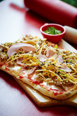 Ham and marinated spring onion pizza