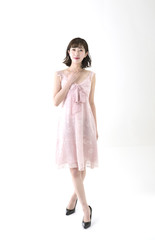 女性　全身　白バック