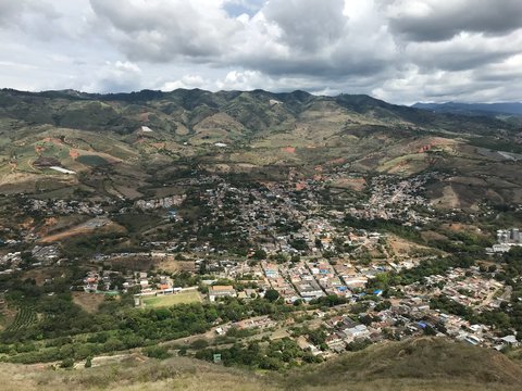 ciudad en la monta&ntilde;a