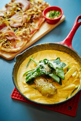 Cheese pasta with pizza 
