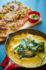 Cheese pasta with pizza 